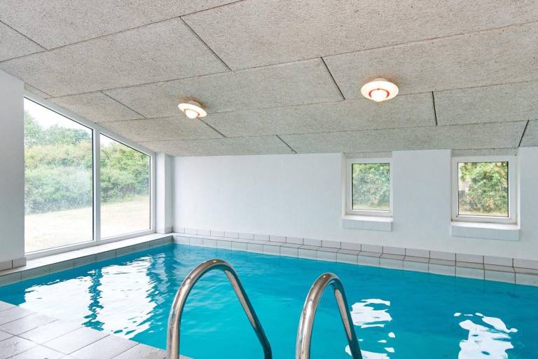 House with patio, pool & sauna in Ebeltoft
