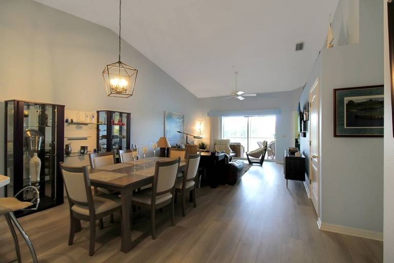 Condo with private pool — photo 3