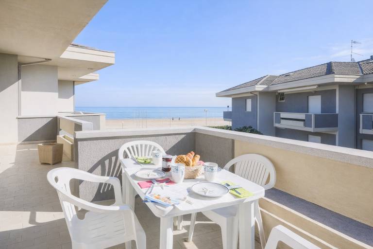 Holiday apartment with garden & patio | Beach nearby | Dogs allowed — photo 2