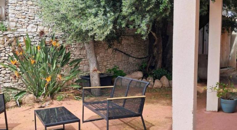 Rental apartment with pool, yard & patio — photo 4