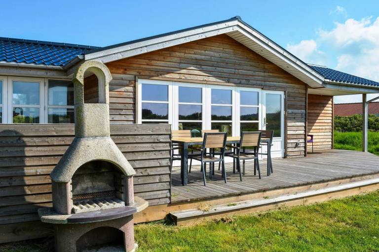 Vacation home with grill & terrace — photo 2