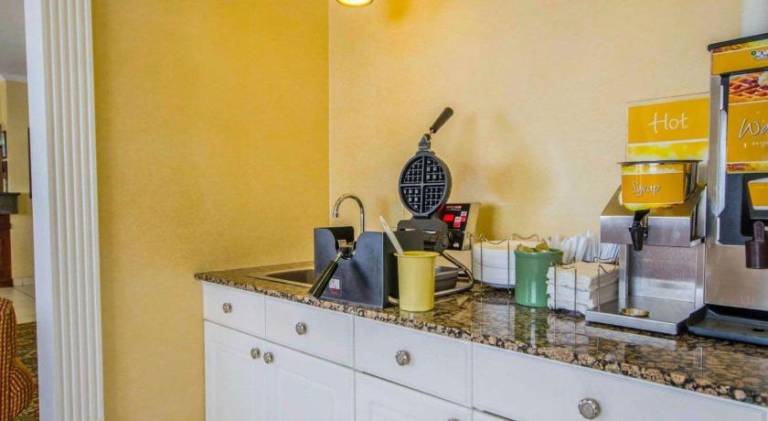 Quality Inn Evansville Eastland Area — photo 4