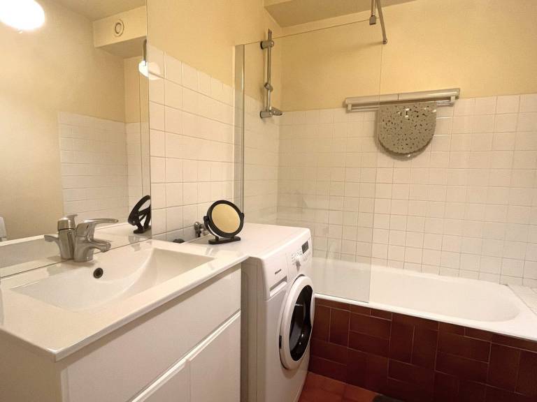 35m² Apartment with South-East Terrace and Private Parking — photo 5