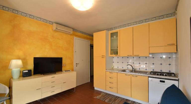Rental apartment with patio — photo 5