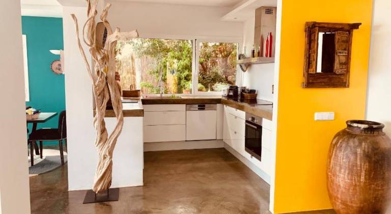 Fully equipped villa with private pool, patio & garden | Pets are welcome — photo 4
