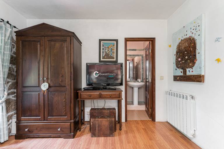 Apartment with pool, barbecue & garden — photo 4