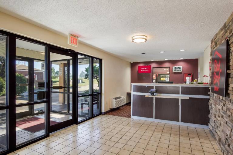 Red Roof Inn Shelbyville — photo 2