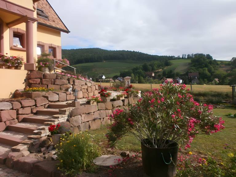 Bed & breakfast with barbeque, terrace & garden | Mountain view — photo 3