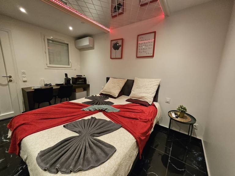 Rental apartment with jacuzzi & sauna | City view — photo 2