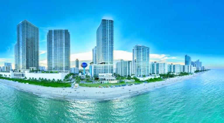 Holiday apartment with pool in Aventura, FL