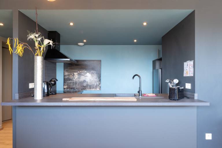 Family-friendly apartment with fast internet, terrace & yard | City view | Dogs allowed — photo 3