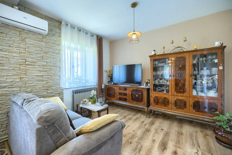 Fully equipped rental apartment with patio & yard | Pet-friendly — photo 2