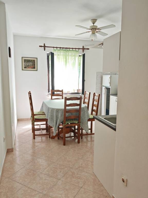 Apartment with yard, barbecue & terrace — photo 4