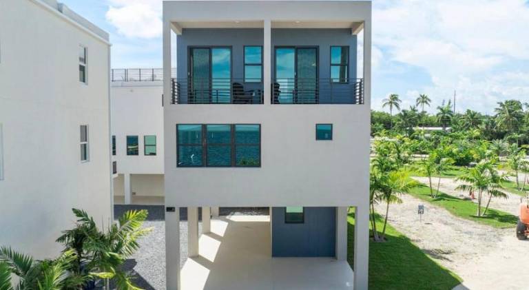 Brand New Oceanside Paradise Waterfront with Pool and Hot Tub in Tavernier, FL