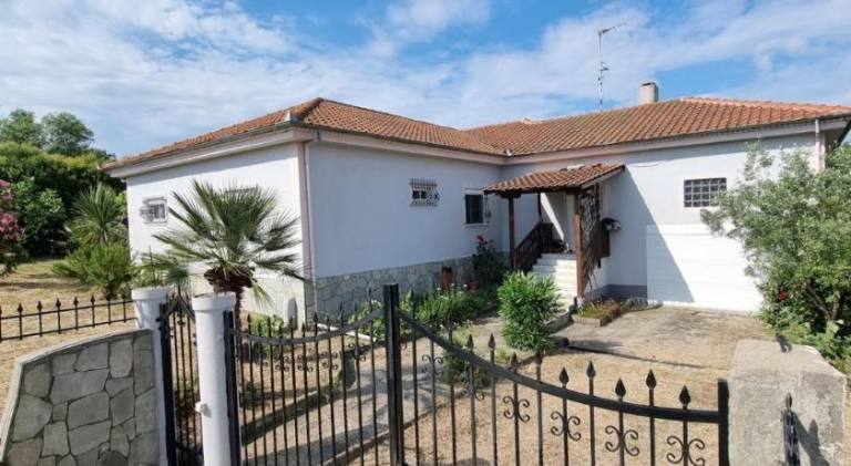 Villa with patio, garden & BBQ in Kassandra