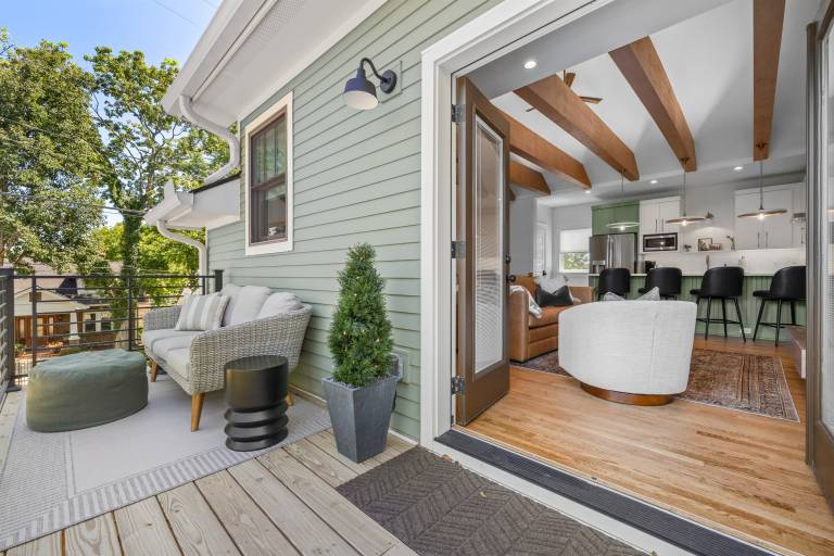 Boutique Luxury King Suite with Spa Bath & Balcony in Walkable East Nashville — photo 3