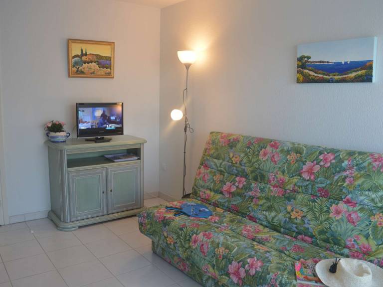 Beachside Studio with Pool, Terrace & A/C in Fréjus — photo 4