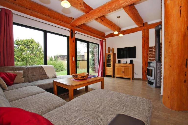 Vacation home with barbeque, yard & terrace — photo 4
