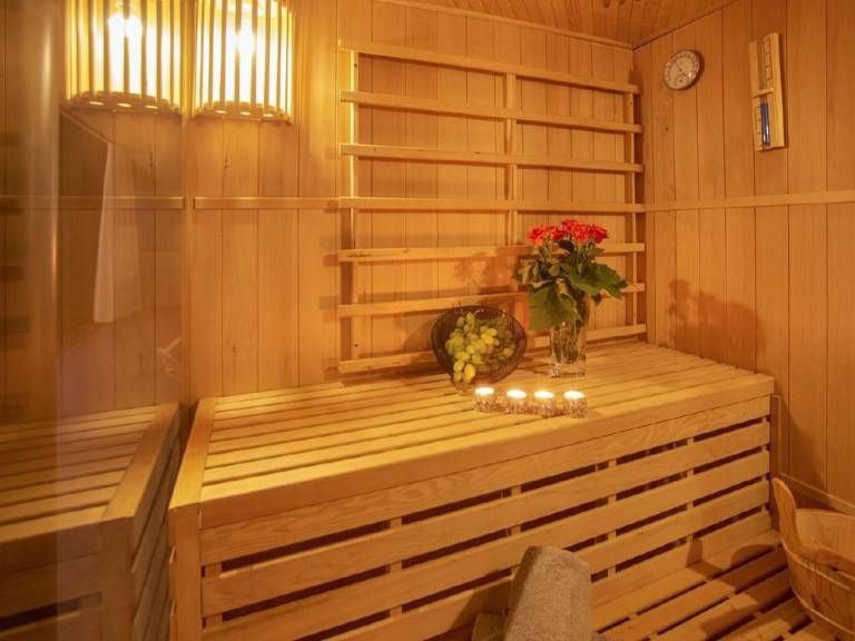 Fully equipped big apartment with sauna, jacuzzi & patio | Mountain view | Pets allowed — photo 5