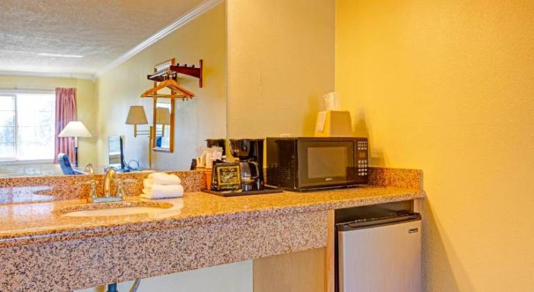 Capital O Stevenson Inn Riverside — photo 5