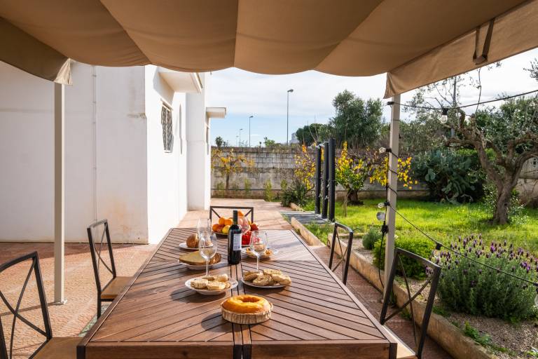 Holiday Home 'Eleonora Luxury Private Villa' with Private Terrace, Wi-Fi and Air Conditioning — photo 3