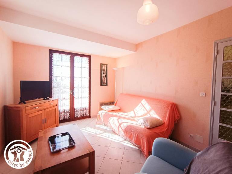 Beautiful gite with yard, terrace & barbeque | Pets allowed — photo 3