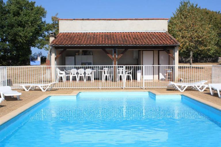 Lovely gite with private pool, garden & patio | Pet-friendly — photo 2
