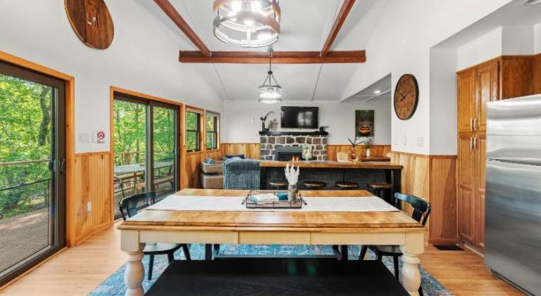 Vacation home with hot tub — photo 4