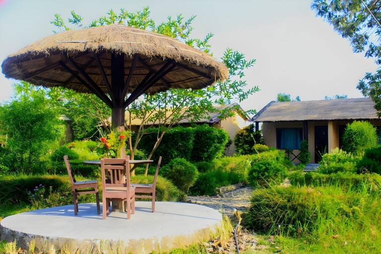Bungalow with yard & barbeque | Pets allowed in Thakudwara