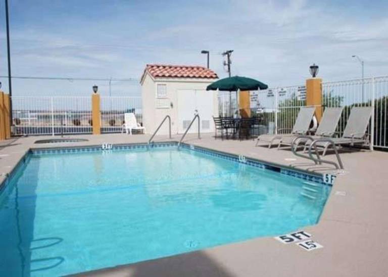 Econo Lodge Inn & Suites El Paso — photo 5