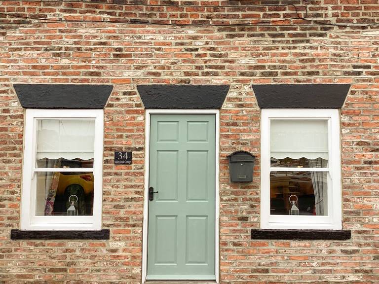 Cottage | River view in Whitby