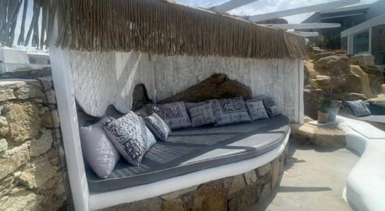 Villa with yard, BBQ & jacuzzi | Perfect for remote work — photo 4
