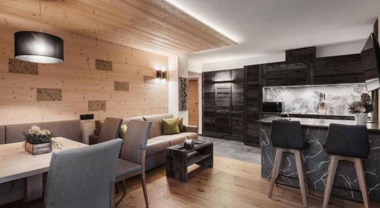 Serviced apartment with patio, pool & garden | Pet-friendly — photo 3