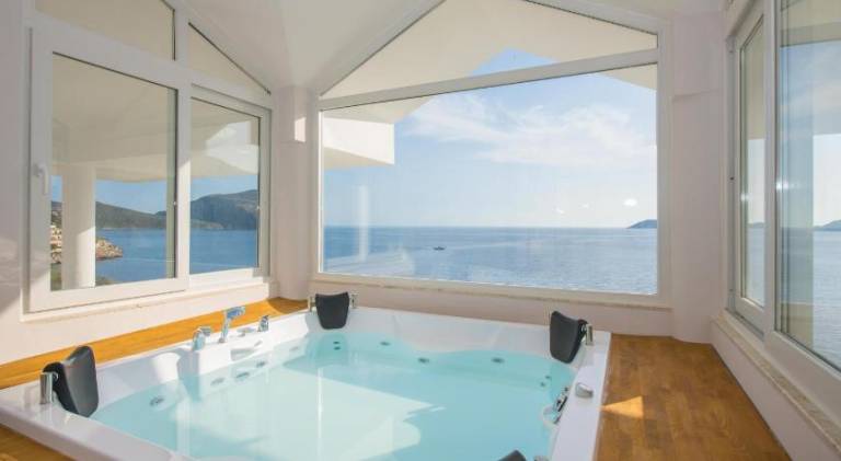 Villa with garden, patio & private pool — photo 4
