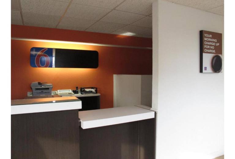Motel 6 Baltimore, MD — photo 5