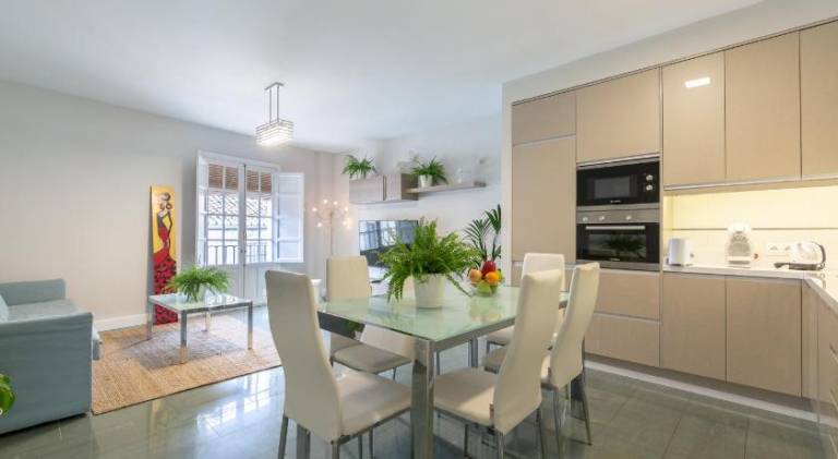Apartment with terrace | Next to Tajo de Ronda | Perfect for remote work | Pets are welcome — photo 3