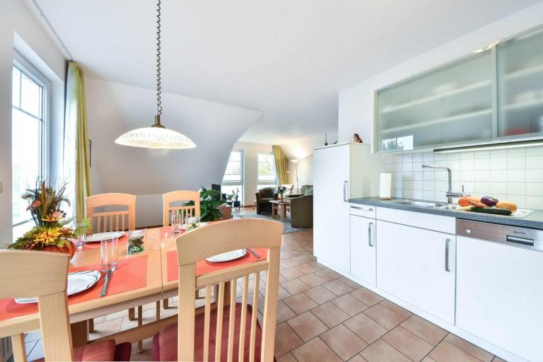 Elunia - Ferienwohnung mit Balkon, Garten und privatem Parkplatz in Heringsdorf — photo 2