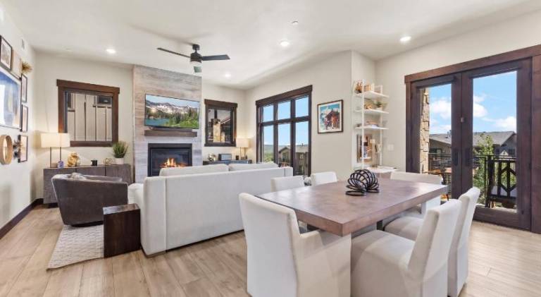 Heated Pool, Gourmet Kitchen, Pet Friendly, Gym, Walk to Canyons Village, 2 Private Patios — photo 4