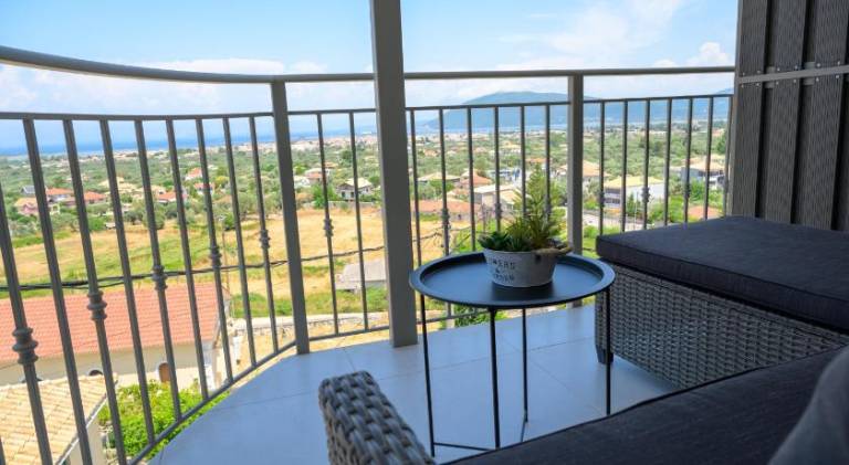 Apartment with terrace — photo 3