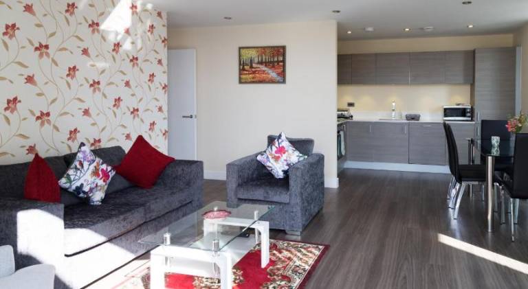 Exquisite & Homely Penthouse, 2 mins walk from Cambridge Station, Big balcony, lift access, secured in Cambridge