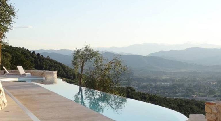 House with jacuzzi, terrace & pool — photo 3