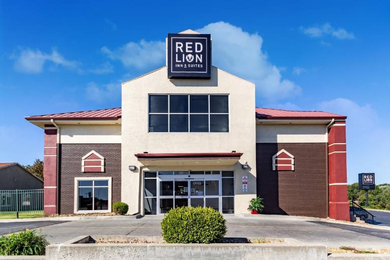 Countryside Suites Kansas City Independence I-70 East Sports Complex Hotel in Independence, MO