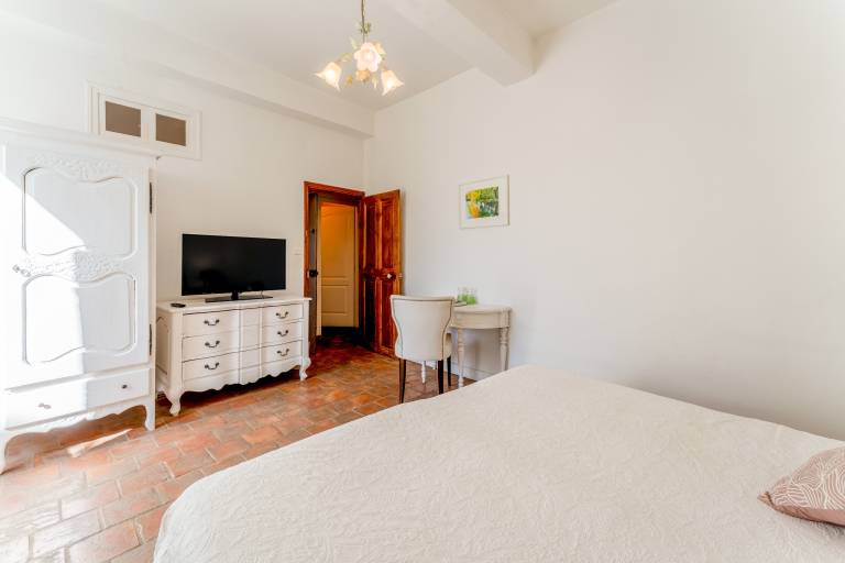 The Jasmin suite has a shared swimming pool, Wi-Fi and air conditioning — photo 5