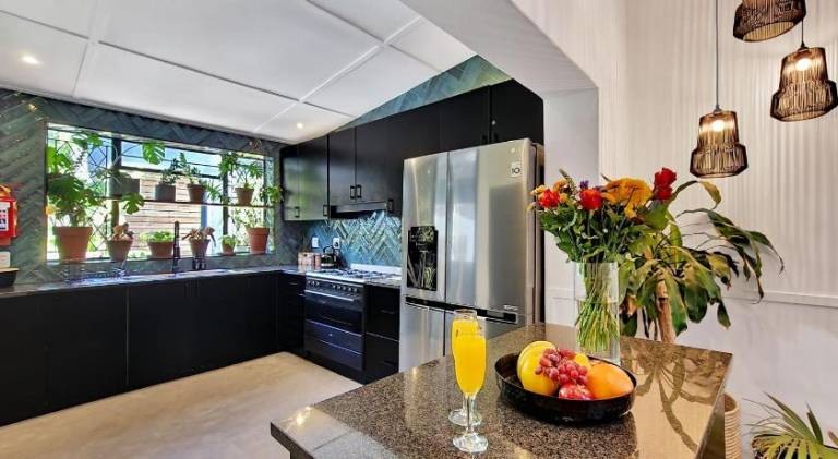 Villa with pool | Close to District Six Museum — photo 4