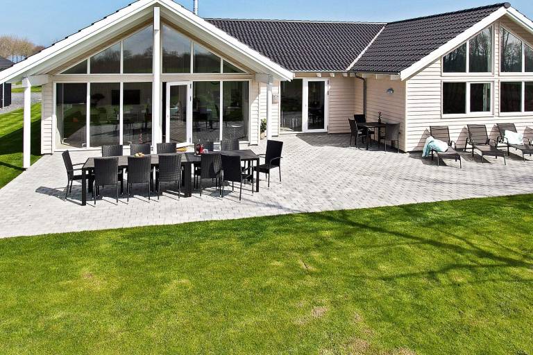 Fully equipped house with pool, grill & patio | Pets are welcome — photo 2