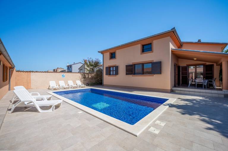 Ferienhaus in Pula, Vinkuran für max. 9 Personen, Ferienhaus in Pula, Vinkuran für max. 9 Personen,