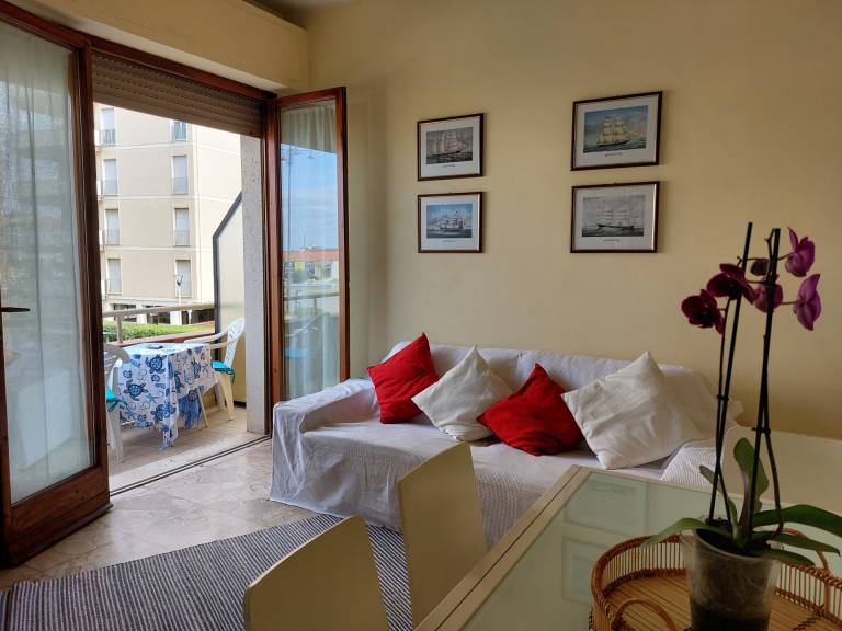 Apartment with terrace & garden | Water view — photo 4