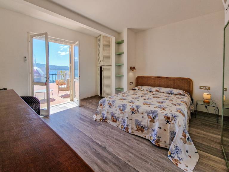 Holiday apartment with patio | Sea view in Portoferraio