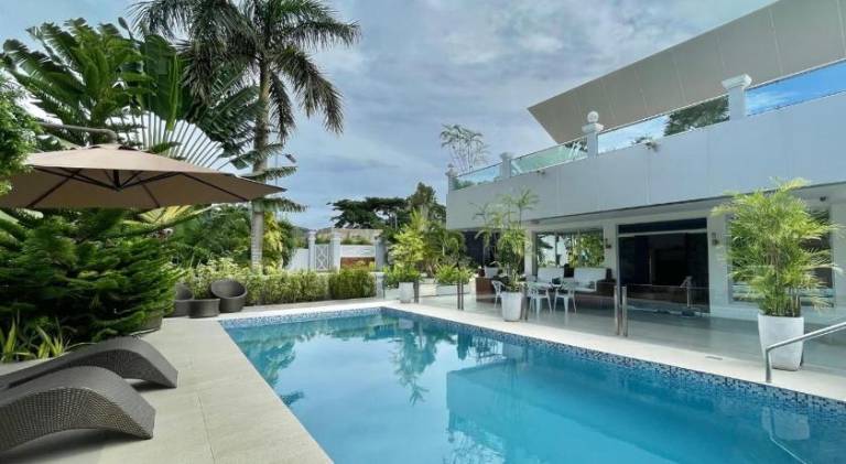 Children-friendly beautiful house with barbecue, yard & private pool | Next to the beach | Suitable for remote work | Pet-friendly — photo 3