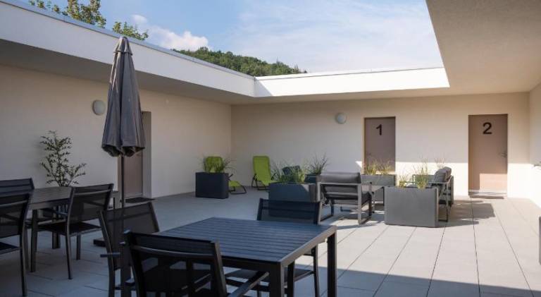 Holiday apartment with patio — photo 4